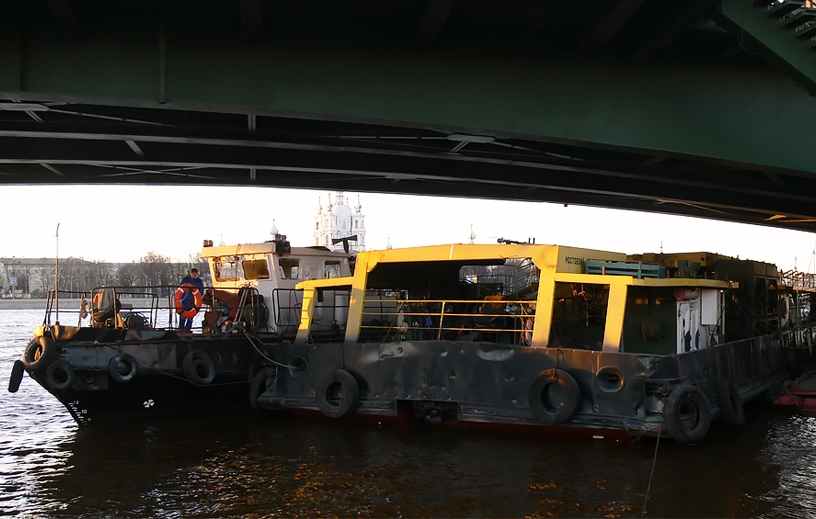 Плавсредство для ремонта мостов класса «Р» проекта 2225